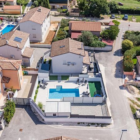 PUY Casa Tara Three-Bedroom Holiday Home מראה חיצוני תמונה