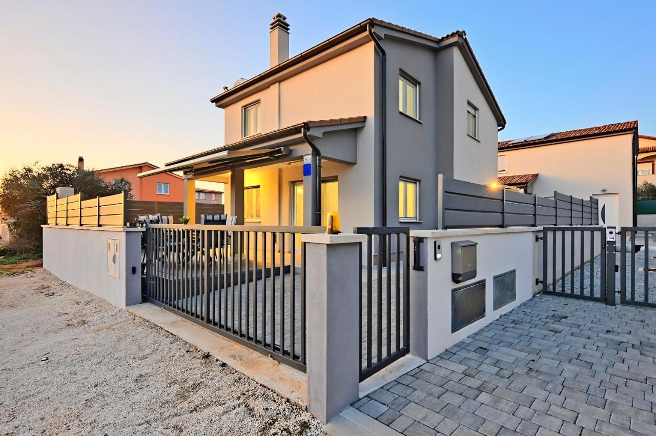 PUY Casa Tara Three-Bedroom Holiday Home מראה חיצוני תמונה