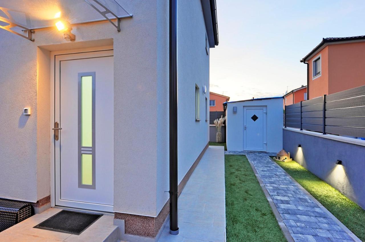 PUY Casa Tara Three-Bedroom Holiday Home מראה חיצוני תמונה