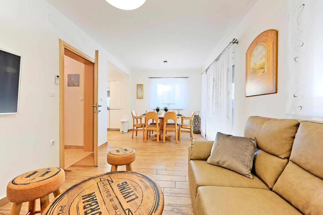 PUY Casa Tara Three-Bedroom Holiday Home מראה חיצוני תמונה