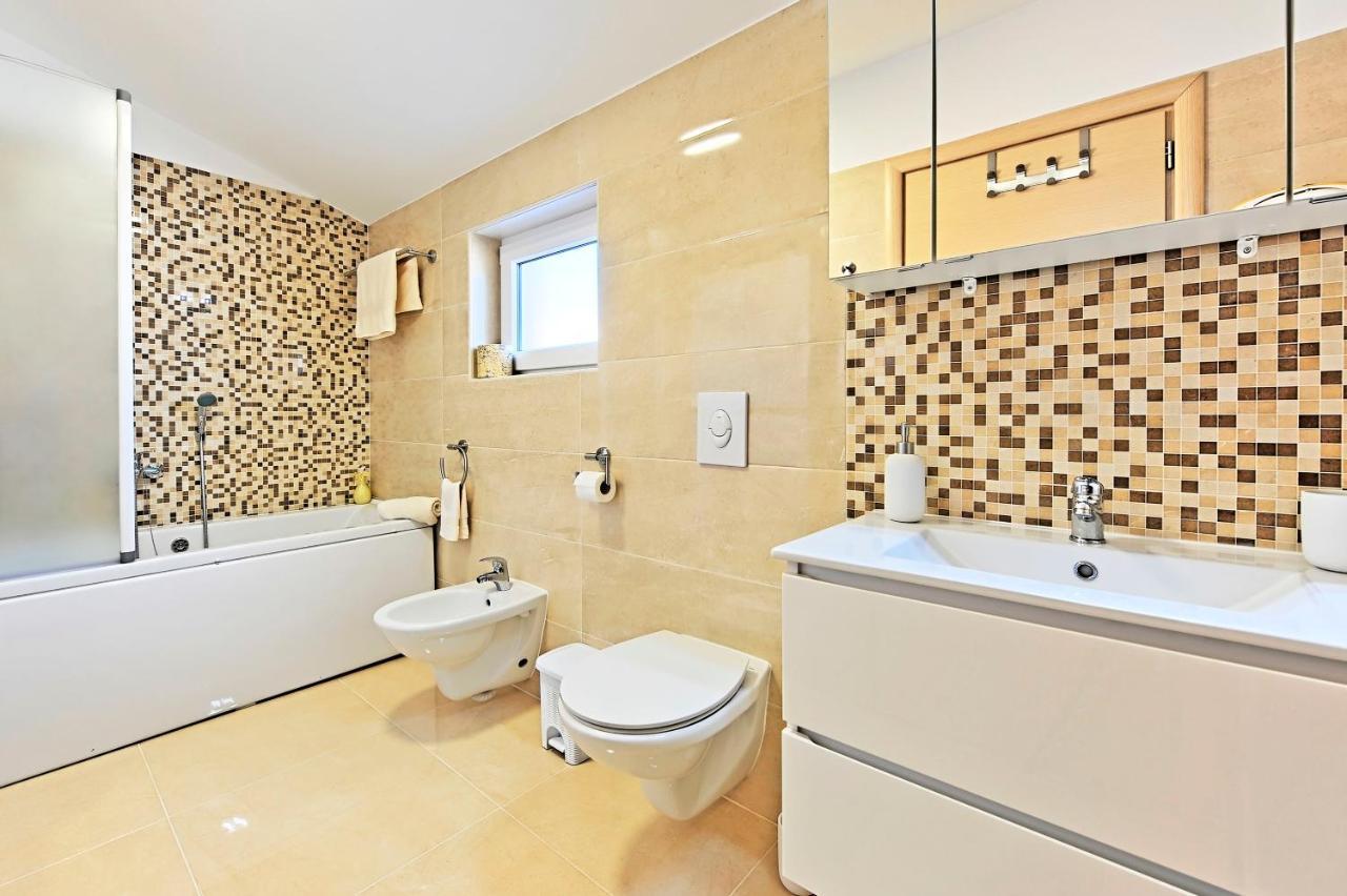 PUY Casa Tara Three-Bedroom Holiday Home מראה חיצוני תמונה