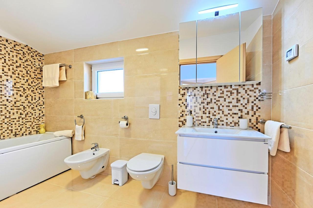 PUY Casa Tara Three-Bedroom Holiday Home מראה חיצוני תמונה