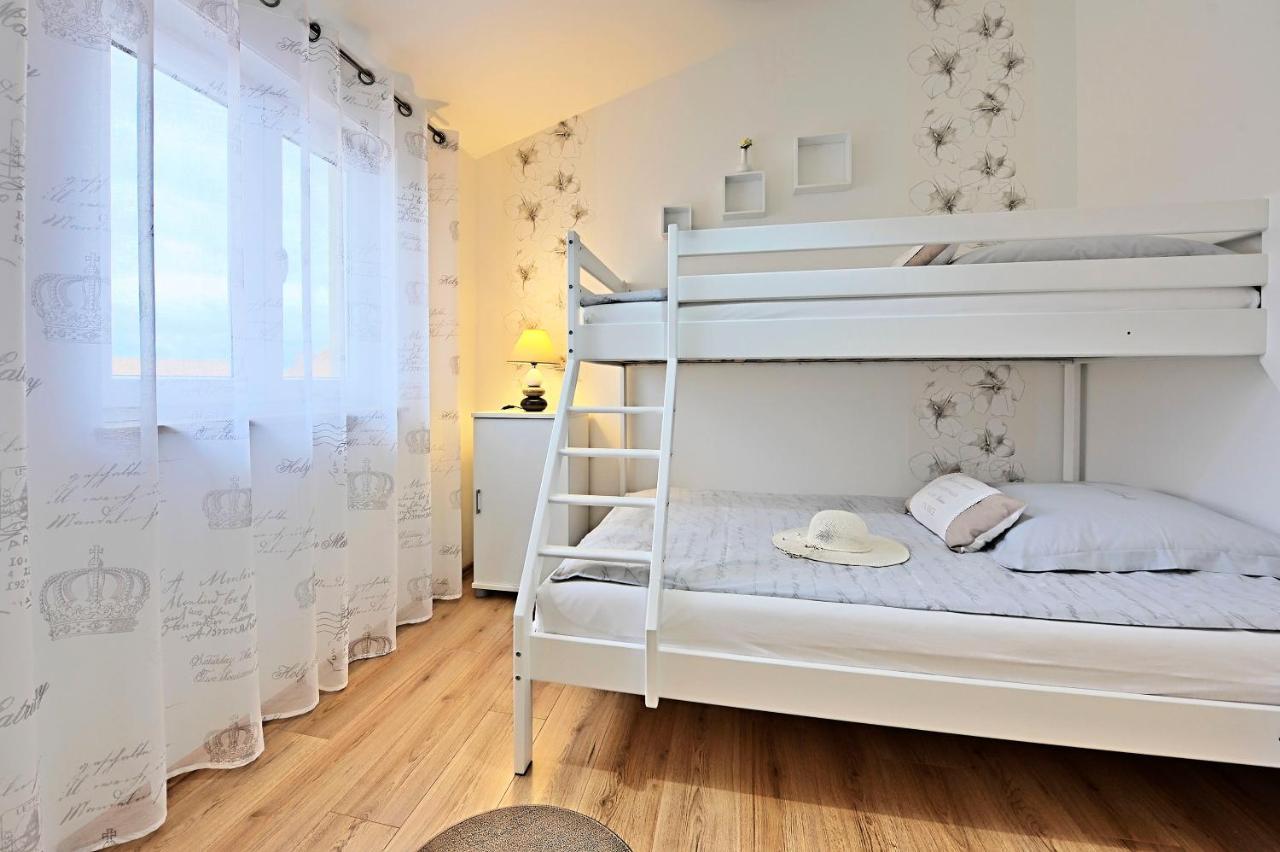 PUY Casa Tara Three-Bedroom Holiday Home מראה חיצוני תמונה