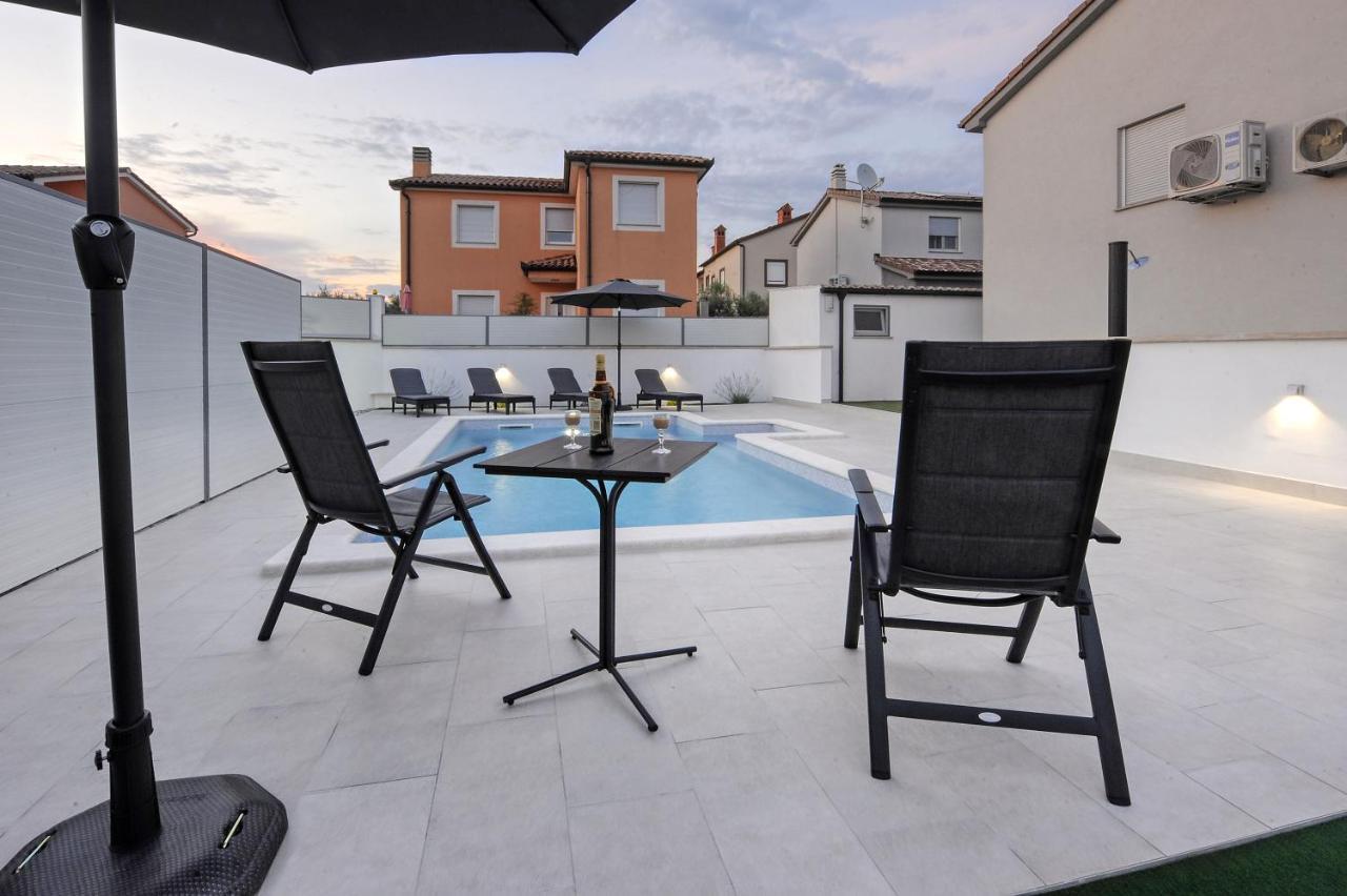 PUY Casa Tara Three-Bedroom Holiday Home מראה חיצוני תמונה