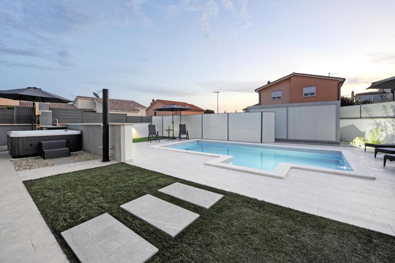 PUY Casa Tara Three-Bedroom Holiday Home מראה חיצוני תמונה